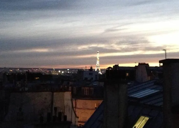 Tour Eiffel Montmartre House