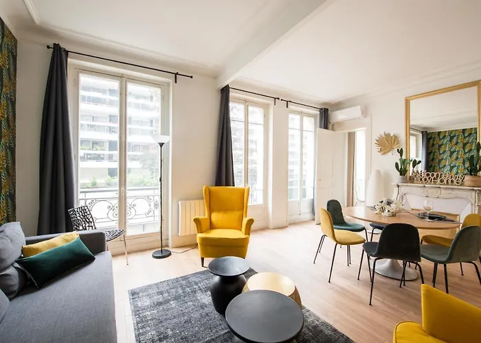2 Bedroom Appartement Near Tour Eiffel & Trocadero
