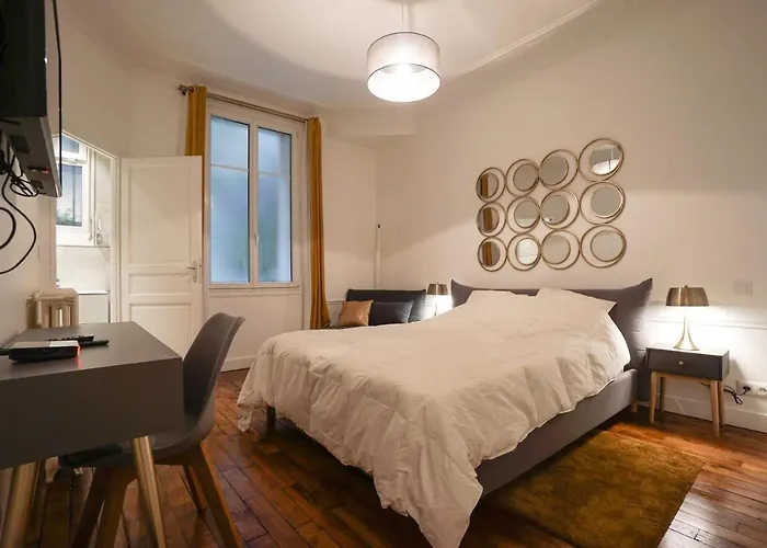 Large Flat At 2 Steps From The Eiffel Tower