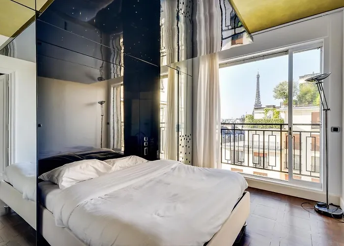 Champs Elysees-Montaigne Luxe & View Of Eiffel Tower