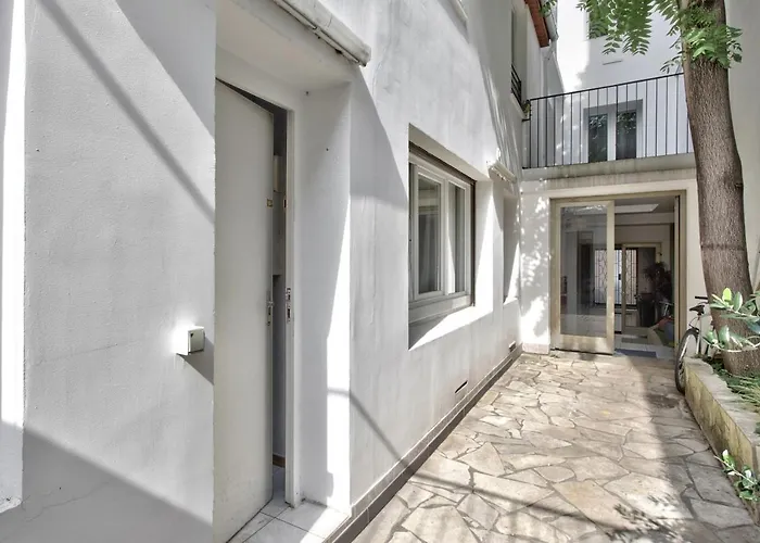 Modern Flat On Courtyard At The Heart Of Paris Close To Bnf - Welkeys
