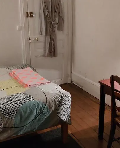 III Chambre privée chez habitant à Paris 75010, près de La Gare du Nord