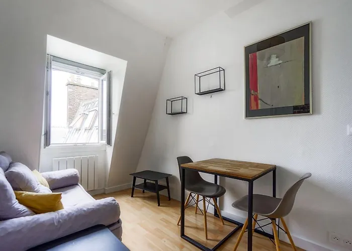 Bright Accomodation Near \