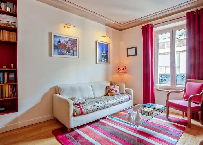 Superb&calm flat near Ternes&Champs Elysées in Paris - Welkeys