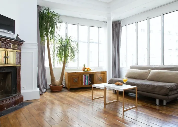 Rue Saint Honore - Louvre City Apartment