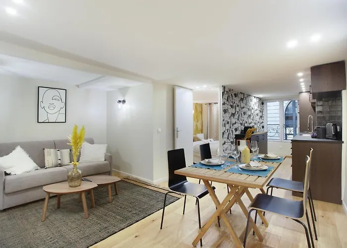 Apartment Center Of Paris By Studio Prestige