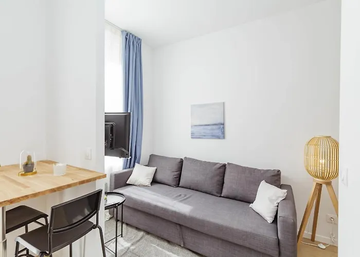 Nice 23 M Bright And Renovated Courtyard Side