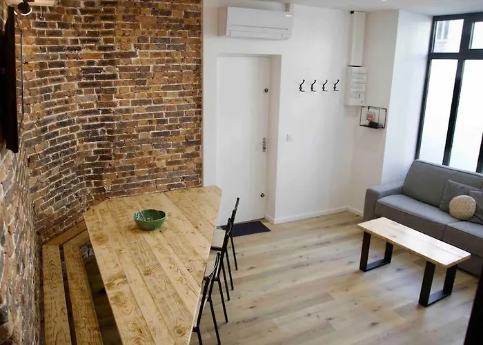 Another Brick In The Wall Apartment In Paris Sleeps 9