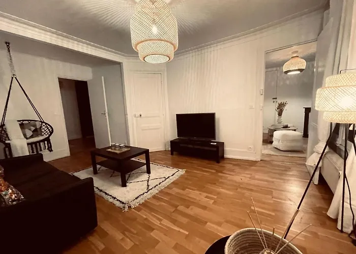 Chic Apartment On The Famous Shopping Rue Du Faubourg Saint-Honore Street