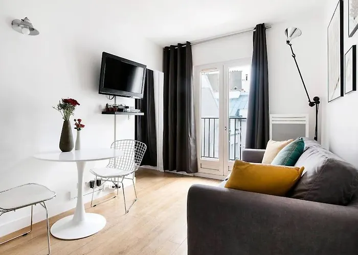Superbe Studio Avec Balcon Au Coeur De Montorgueil