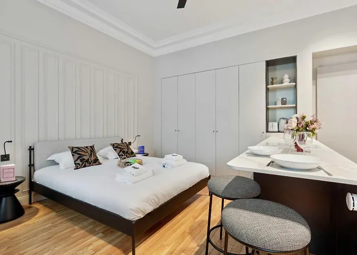 Interior Design & Small Pool - Apartment 2P - Monceau