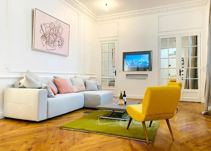 2 Bedrooms - Paris Centre - Champs Elysees