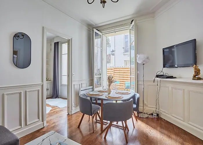 Residence Tour Eiffel By Studio Prestige