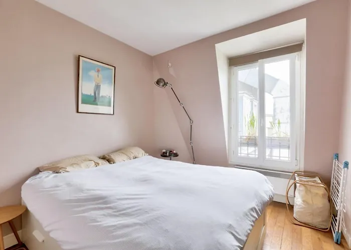 Bright Apartment Ideal For 2 In The 15Th Arrondissement