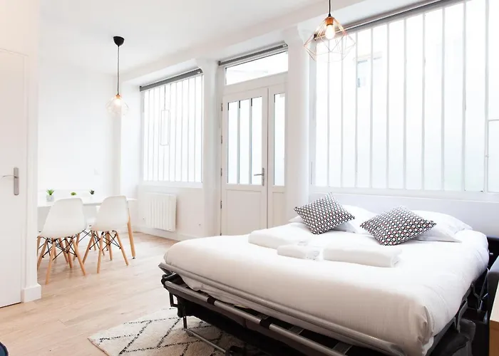 Luminous Appt And Design Close To The Sacred Heart