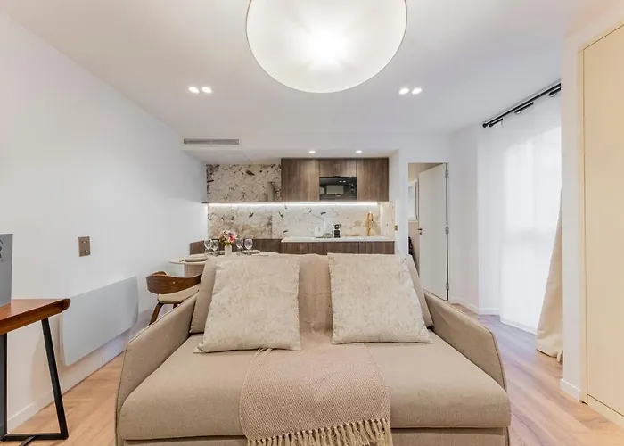 Stunning & Newly Refurbished Apartment