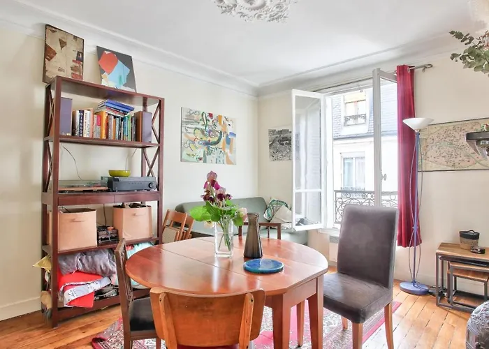 Old Apartment For 3 People In Place D\'Italie