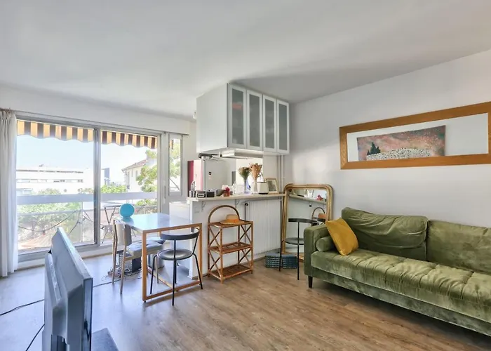 Cozy 2-Person Apartment In Pere Lachaise