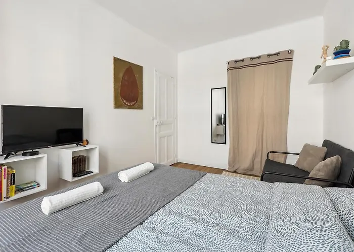 Quiet Studio With Terrace Near Beautiful Garden