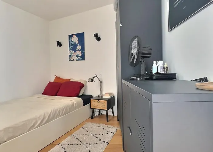 Bright 34 M Ideally Located In Paris