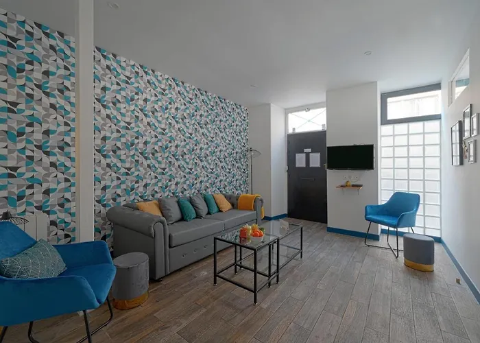 Huge 2 Floor With Home Theatre Room
