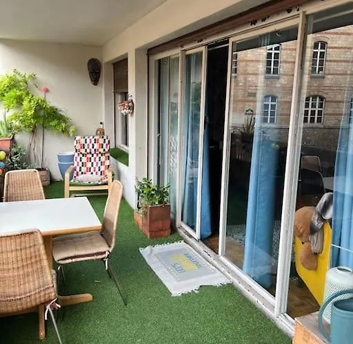 Grand Appartement Avec Balcon Et Parking Gratuit Sur Place