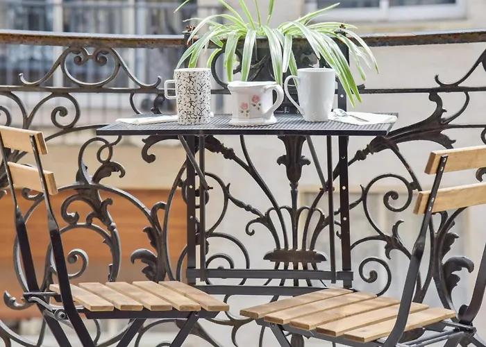 Appartement Haussman Et Son Balcon - Welkeys