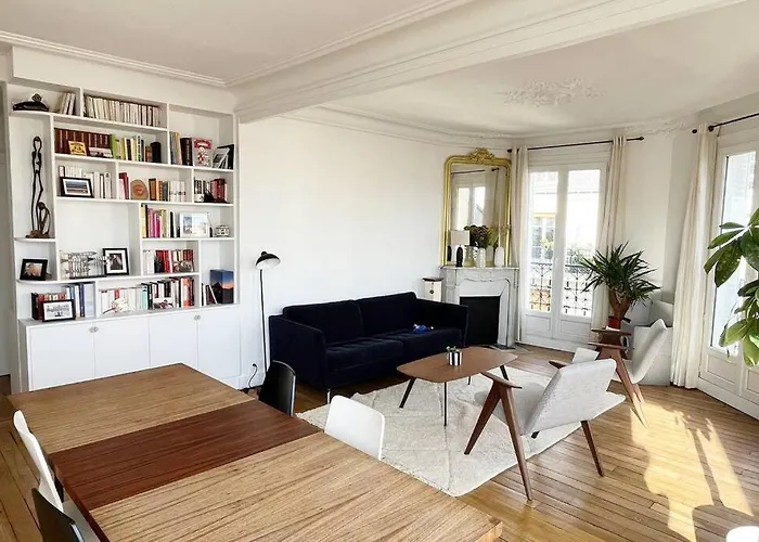 Appartement Au Pied De Montmartre / Jules Joffrin
