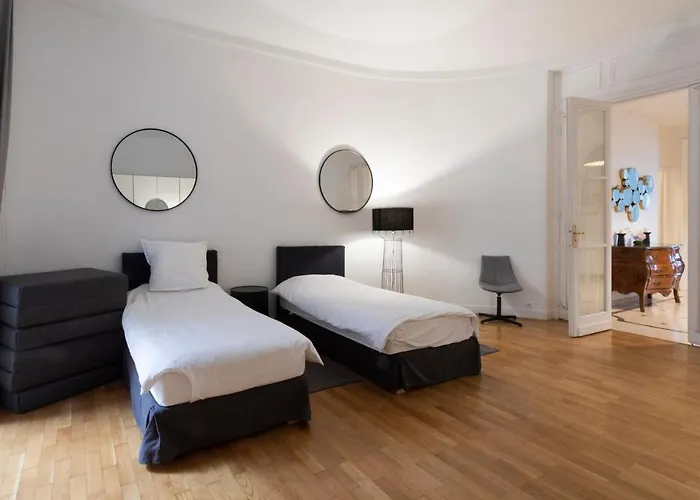 Spcaious Flat 160 M2 Next To Eiffel Tower Paris