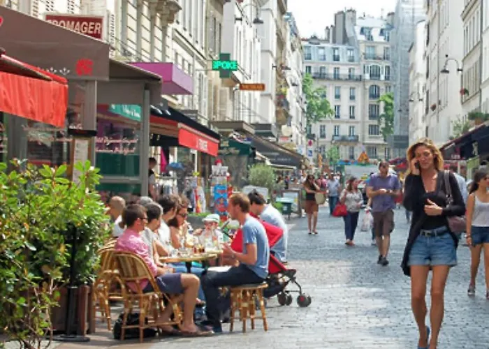 Modern Mini Flat In Paris Center