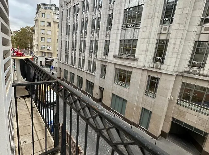 Champs Elysees Apartment 1C