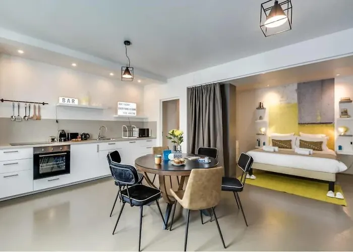 Modern And Eclectic 3Bd Duplex In Le Marais!