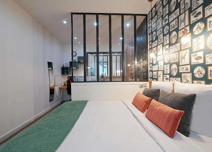 Fabulous Comfortable Studio With Updated Finishes And Design Next To Champ De Mars