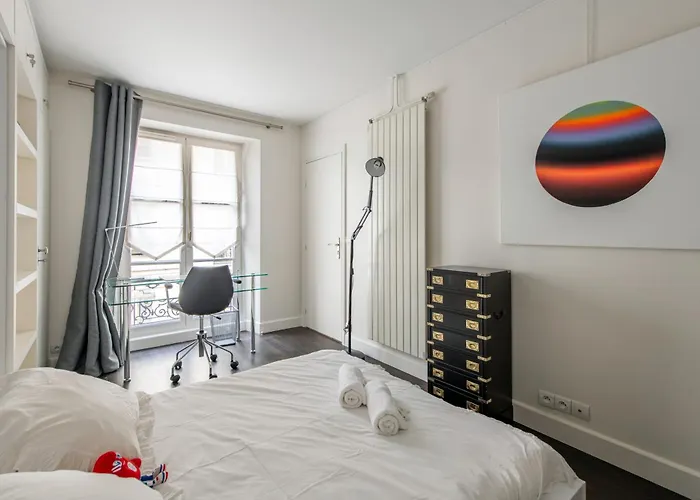 Charming 4 Guests At Galeries Lafayette And Printemps 9Th Ard With Air Conditioning