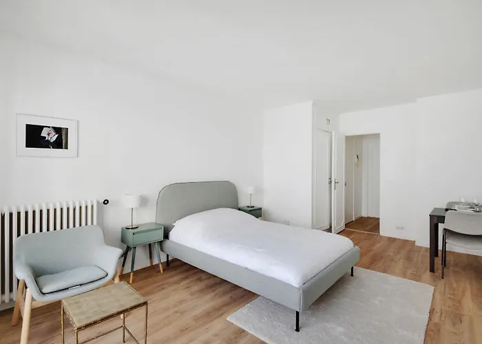 Bright Studio For 2 - Champs-Elysees