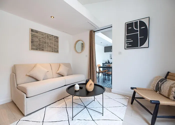 Stunning Flat In Paris