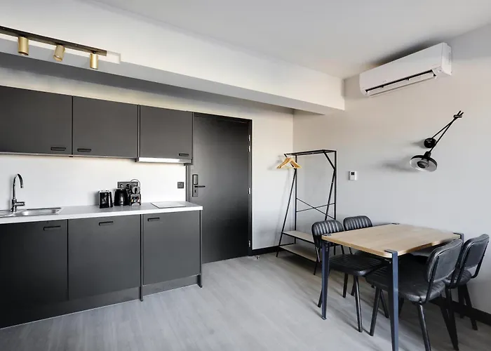 Pick A Flat\'S Apartments In In Parc Des Buttes Chaumonts - Rue Edouard Pailleron