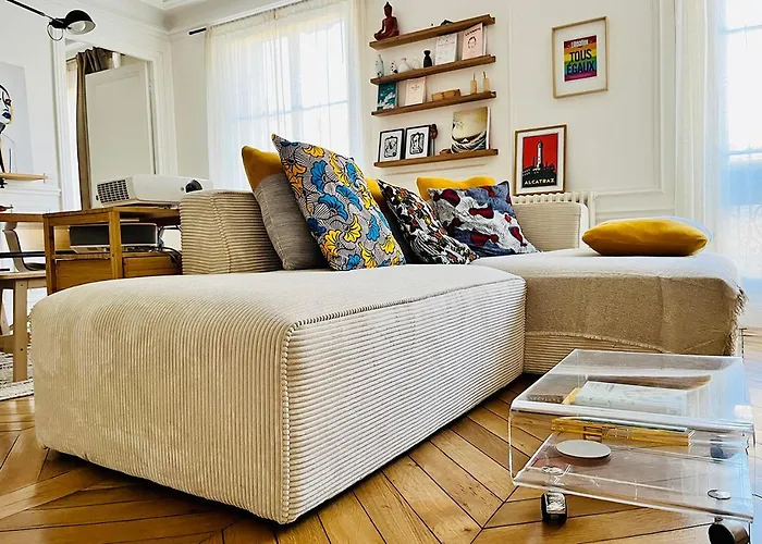 Gorgeous, Bright & Large 1 Bedroom Near Montmartre