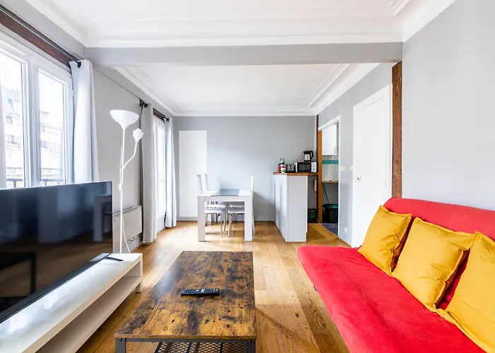 Luxurious 2 Bedroom Tour Eiffel Bourdonnais Free Netflix