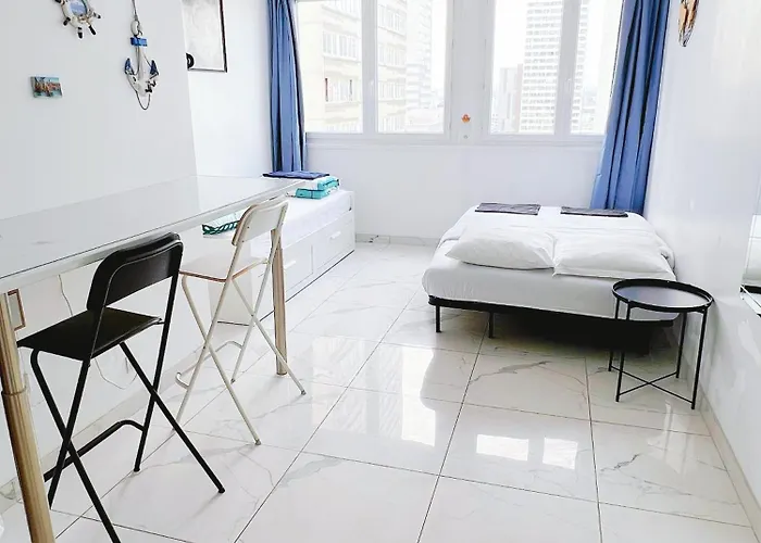 Apartment Near Subway And Supermarket