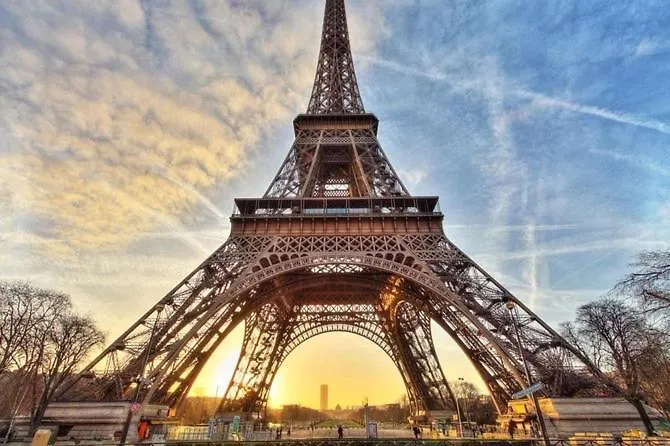 Eiffel Tower 5 Bedrooms 10 Guests With 2 Carpark