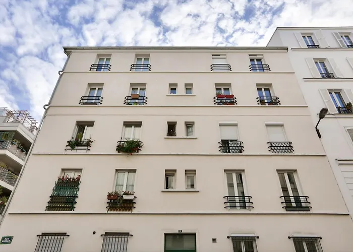 Charming Accommodation For 4 In The Heart Of Montmartre