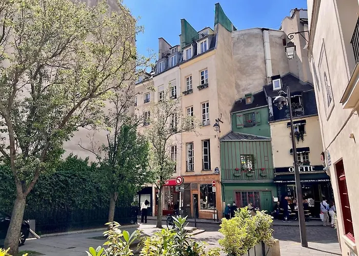 A Balcony On Notre Dame