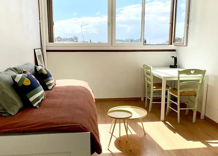 Charming Bright Sunny Studio In Belleville
