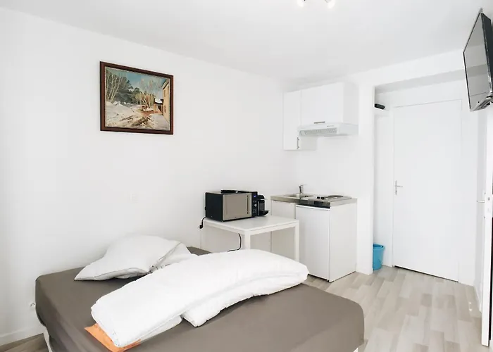 19M2 Studio With Air Conditioning In The 15Th