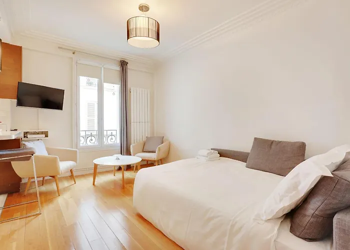 Trocadero - Studio Near The Eiffel Tower