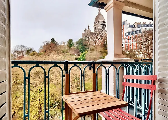Amazing Sacre-Coeur Views In Montmartre