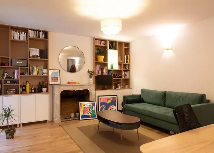 Charming Accommodation In Montmartre