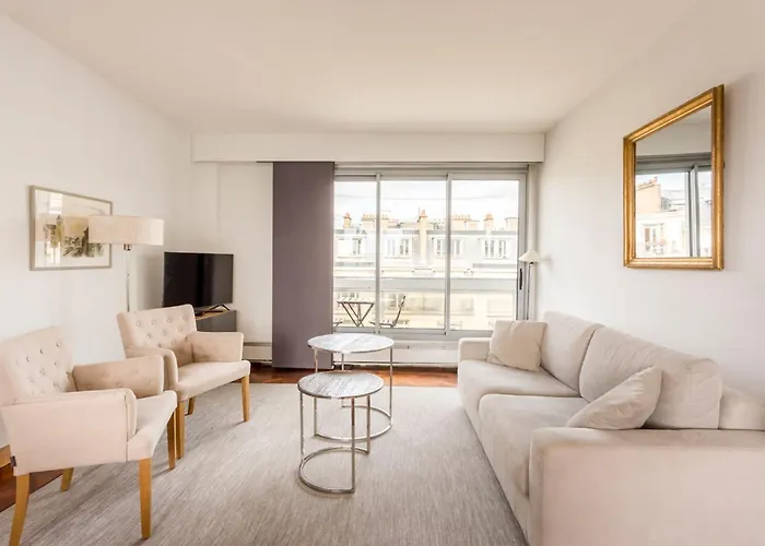 Eiffel Tower & Champs-Elysees - 2Br With Balcony - Cityapartmentstay