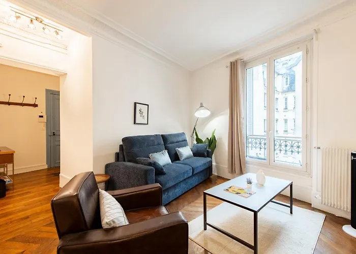 Stylish 2-Bedroom Apartment Near The Famous Moulin Rouge